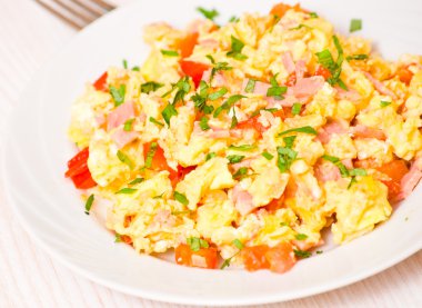 omlet jambon ve sebze ile