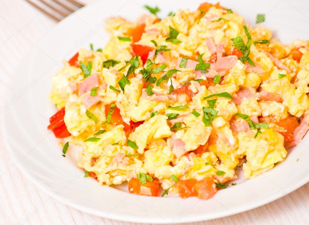 Scrambled eggs with ham and vegetables — Stock Photo © semenovp 32313977