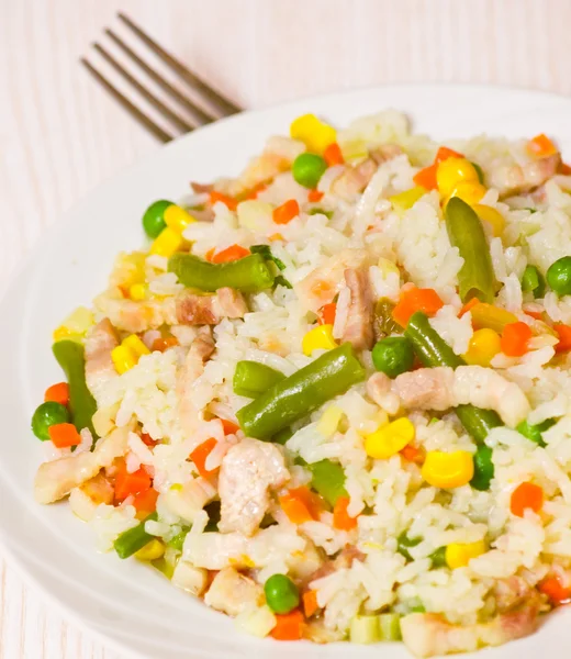 Viande avec riz et légumes — Photo