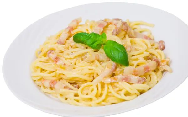 Pasta met spekjes en roomsaus — Stockfoto