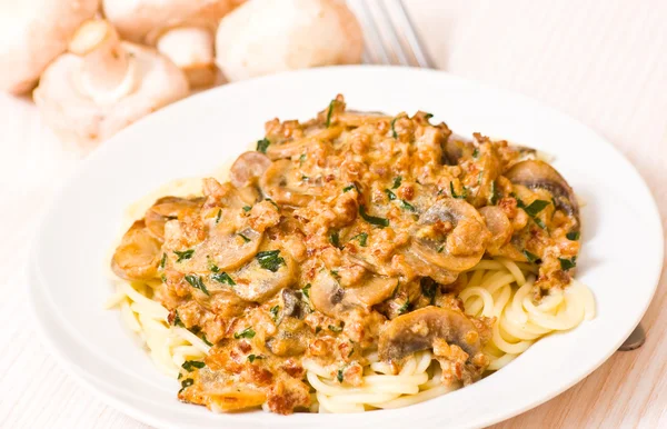Spaghetti with mushroom and minced meat — Stock Photo, Image