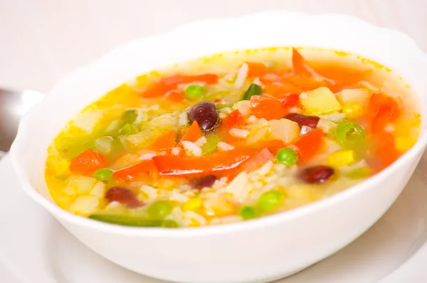 Sopa de verduras frescas — Foto de Stock