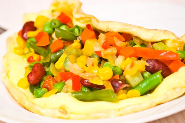 Omelett med grönsaker mix — Stockfoto