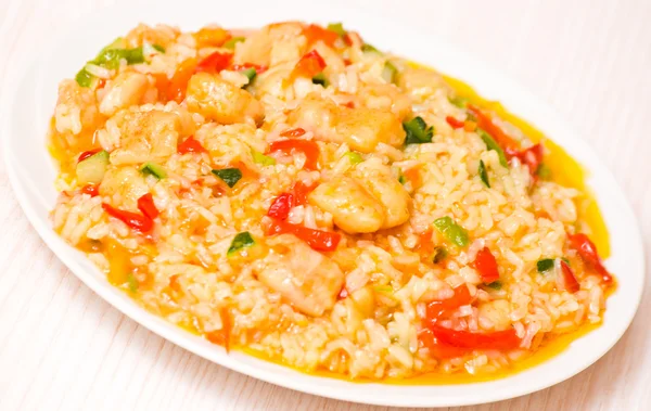 Reis mit Gemüse und Fisch — Stockfoto
