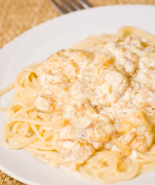 Spaghetti with fish and cream sauce — Stock Photo, Image