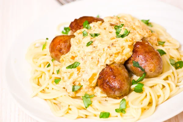 Spaghetti with sausage and sauce — Stock Photo, Image