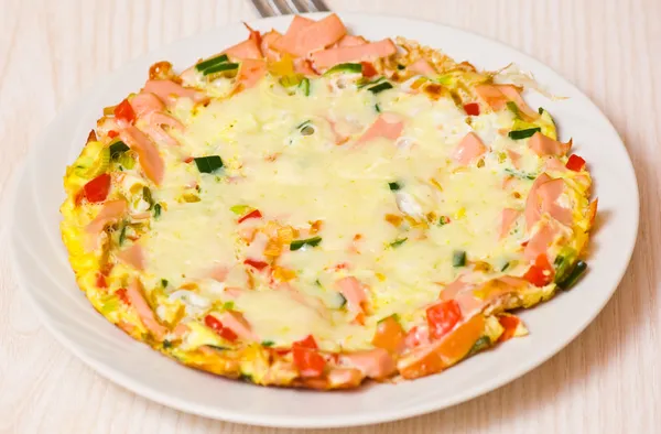 Eggs with vegetables, ham and cheese — Stock Photo, Image