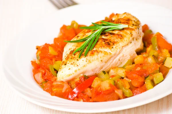 Chicken breast with vegetables — Stock Photo, Image