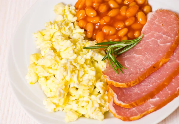 Breakfast with eggs, beans and meat — Stock Photo, Image