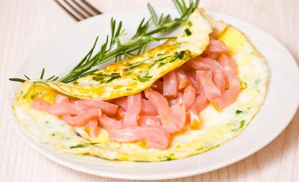 Omelette with smoked meat — Stock Photo, Image