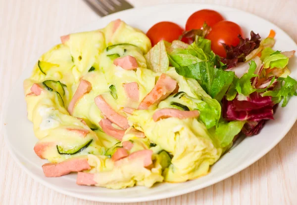 Omelet with ham and zucchini — Stock Photo, Image