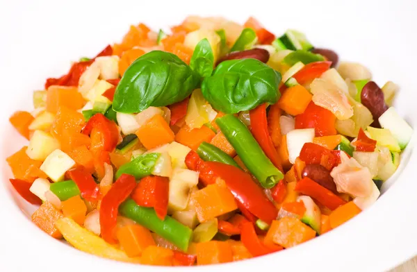 Légumes mélangés dans une assiette — Photo