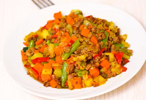 Minced meat with mixed vegetables — Stock Photo, Image