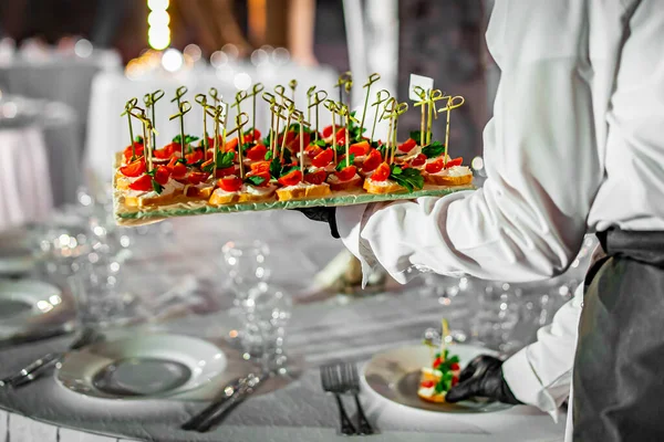 Waiter Holds Tray Food Restaurant Service Buffet Catering — Stockfoto