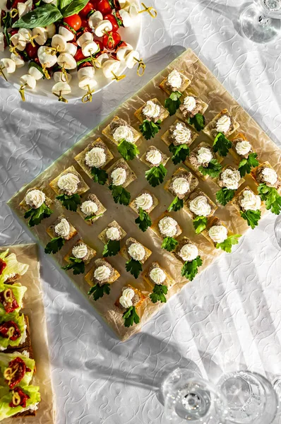 Food Buffer Catering Different Canapes Appetizer Table — Stockfoto