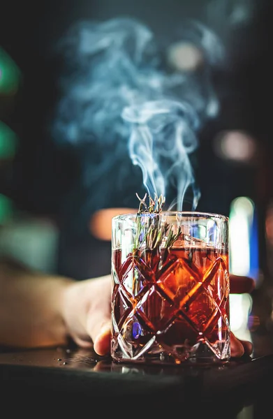 Man Hand Bartender Making Cocktail Bar Smoke — Stockfoto