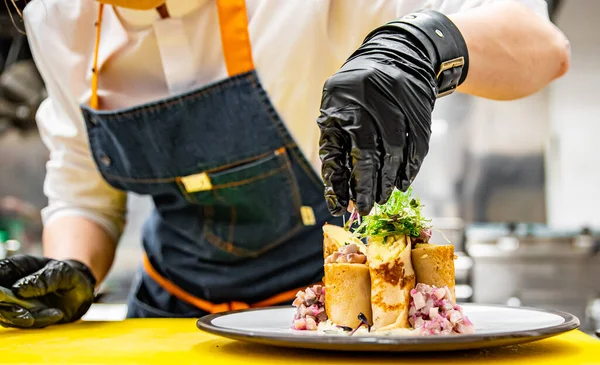 Chef Hands Gloves Cooking Fried Thin Pancakes Crepe Stuffed Potato — Stock Photo, Image