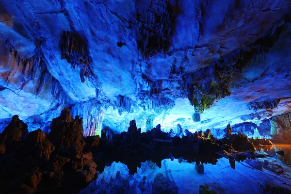 Rákosu flétnu jeskyně v guilin, guangxi provine, Čína — Stock fotografie