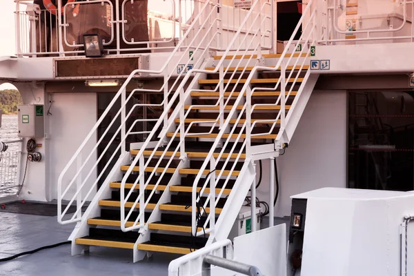 Ladder op boot — Stockfoto