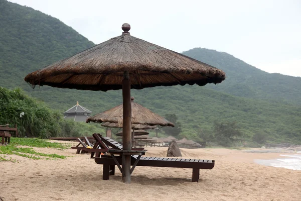 Empty beach under umbrella — Stock Photo, Image