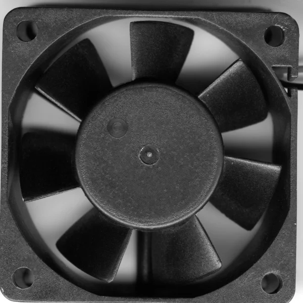 O ventilador de computador isolado no fundo branco — Fotografia de Stock
