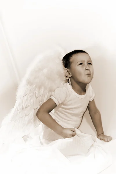 Retro kleine jongen engel — Stockfoto