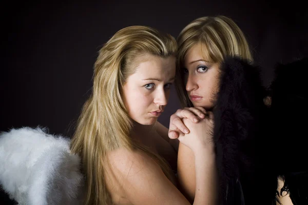 Dois anjos de topless — Fotografia de Stock