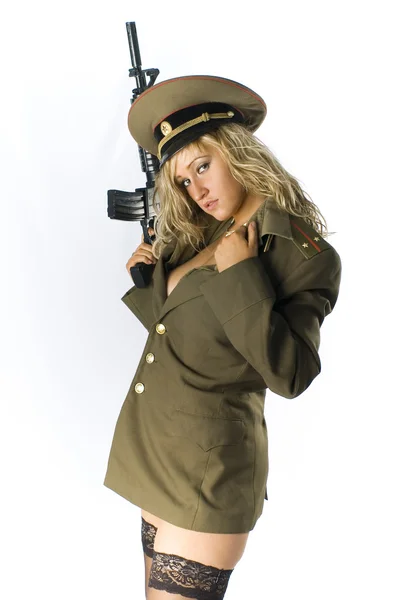 Sexig blondie i svarta stokings och gamla sovjetiska Uniformskläder militära håller ett Automatgevär — Stockfoto