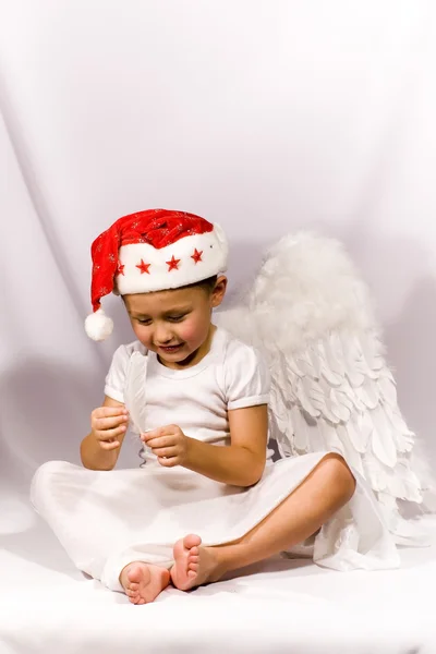 Αγγελούδι αγόρι στο καπέλο Χριστούγεννα — Φωτογραφία Αρχείου