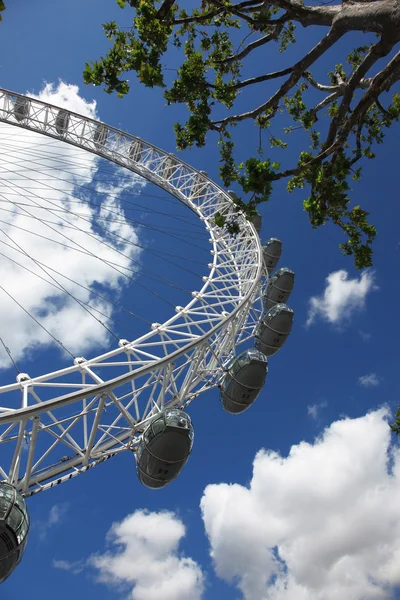 LONDRES, ROYAUME-UNI - 7 JUIN : London Eye le 7 juin 2011 à L — Photo