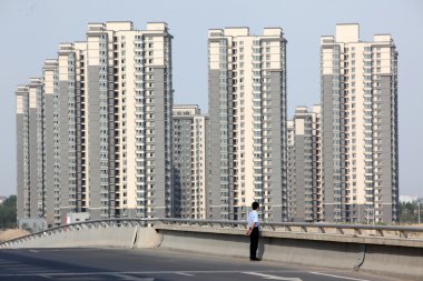 büyük şehirde yalnız peole