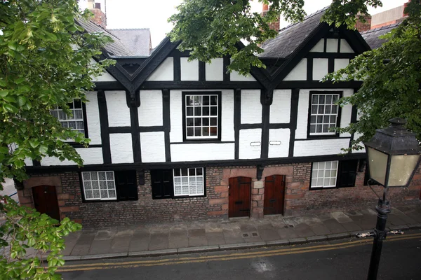 Fasade huis van tudorstijl in chester, Verenigd Koninkrijk — Stockfoto