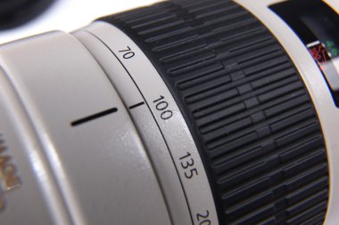 lens dslr fotoğraf makinesi beyaz zemin üzerine