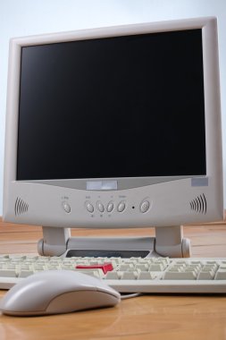boş ekran ile masaüstü bilgisayar