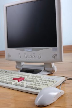 boş ekran ile masaüstü bilgisayar