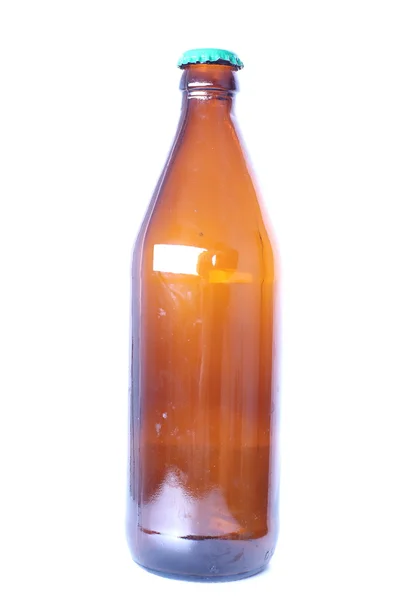 Garrafa de cerveja no fundo branco — Fotografia de Stock