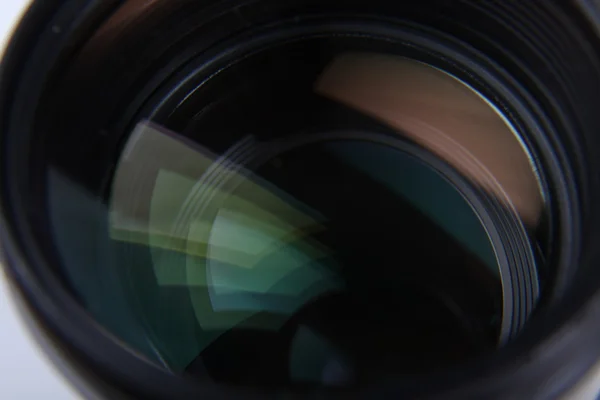 Lens voor de dslr camera op een witte achtergrond — Stockfoto