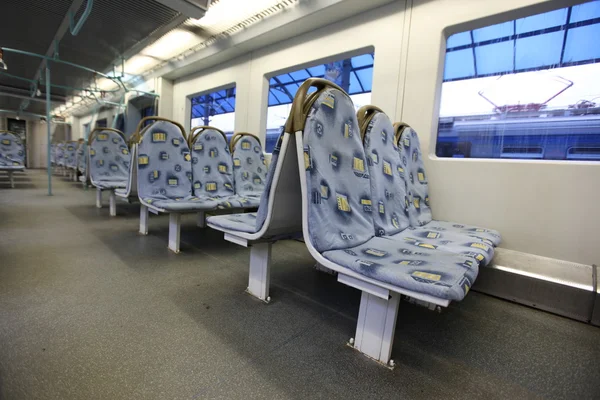 Interno del treno contemporaneo. Sedili vuoti . — Foto Stock
