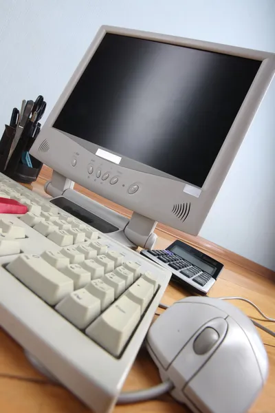 Posto di lavoro ufficio con computer — Foto Stock