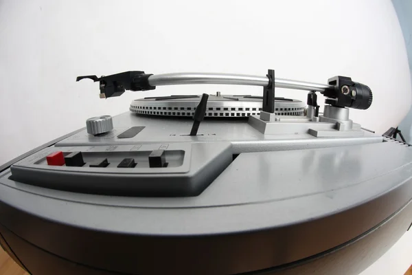 70er Jahre Stereoanlage mit acht Spuren, Radio und Plattenspieler. — Stockfoto