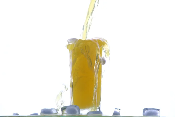 Lemon juice glass with lemon slice, with juice splash, isolated on white background. — Stock Photo, Image