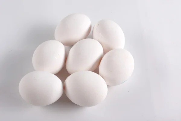 흰 바탕에 분리 된 알들 — 스톡 사진