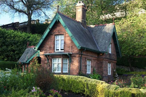 Casa antigua en Edimburgo en Escocia, Reino Unido — Foto de Stock