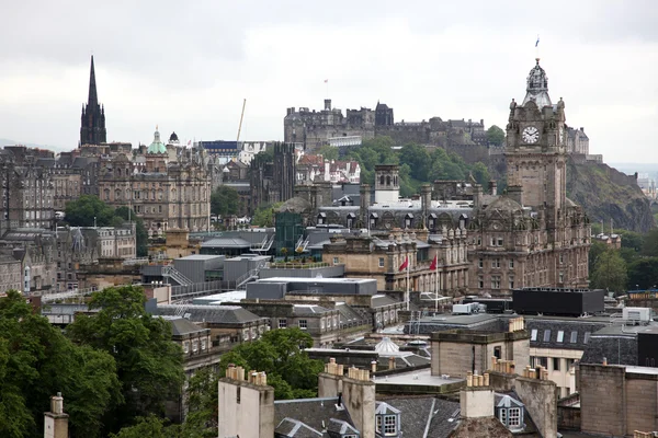 Classic Edinburgh from Calton Hill including Edinburgh Castle, B — Stock Photo, Image
