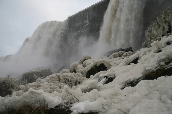 American falls - niagara kış zamanında — Stok fotoğraf