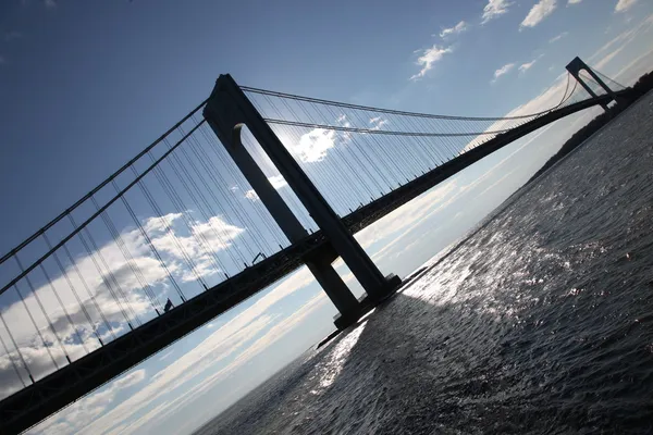 Klassisch ny - Silhouette der Verrazano-Brücke von Brooklyn nach Staten Island — Stockfoto