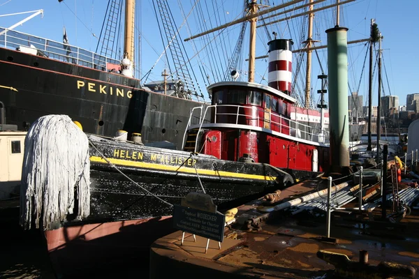 O Helen McAllister foi construído em 1900 serviu como um transporte de carvão e um rebocador antes de chegar ao South Street Seaport, em Nova York. — Fotografia de Stock