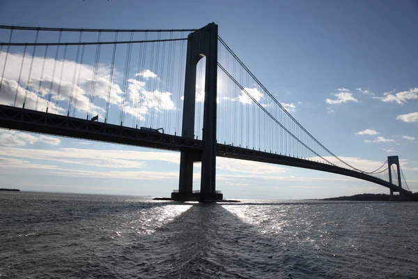 Klasická ny - silueta verrazano Bridge od brooklyn a staten island — Stock fotografie