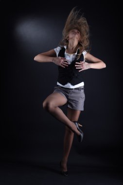 kadın modern dansçı