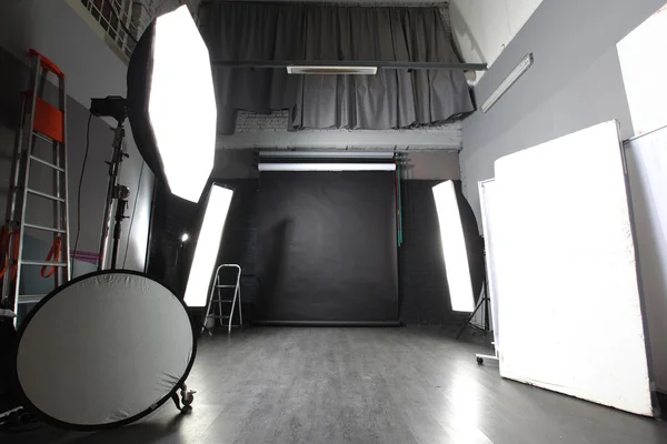 Interior de um estúdio de fotografia moderna — Fotografia de Stock